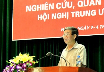 Đồng chí Đinh Thế Huynh phát biểu khai mạc Hội nghị.