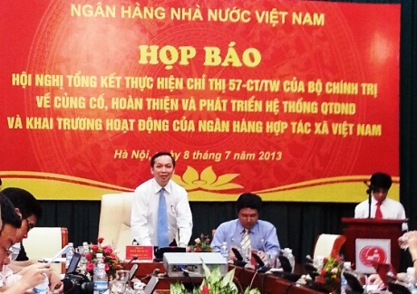 Phó Thống đốc Đào Minh Tú phát biểu tại họp báo