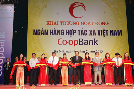 Phó Thủ tướng Nguyễn Thiện Nhân dự lễ ra mắt Ngân hàng Hợp tác xã Việt Nam (Co-op Bank)