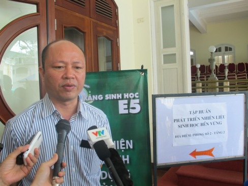 Ông Nguyễn Phú Cường - Vụ phó Vụ Khoa học công nghệ, Bộ Công Thương trả lời các câu hỏi của phóng viên báo chí