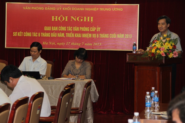 Đồng chí Nguyễn Quang Dương, Phó Bí thư Đảng ủy Khối đến dự và chỉ đạo Hội nghị.