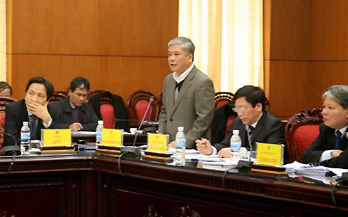 Phó thống đốc Đặng Thanh Bình (người đứng) tại một phiên giải trình của Chính phủ về việc ban hành các văn bản hướng dẫn thi hành luật, pháp lệnh, diễn ra ngày 24/12/2012.