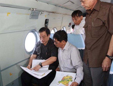 Phó Thủ tướng Hoàng Trung Hải trong một lần thị sát hiện trạng rừng khu vực Tây Nguyên.
