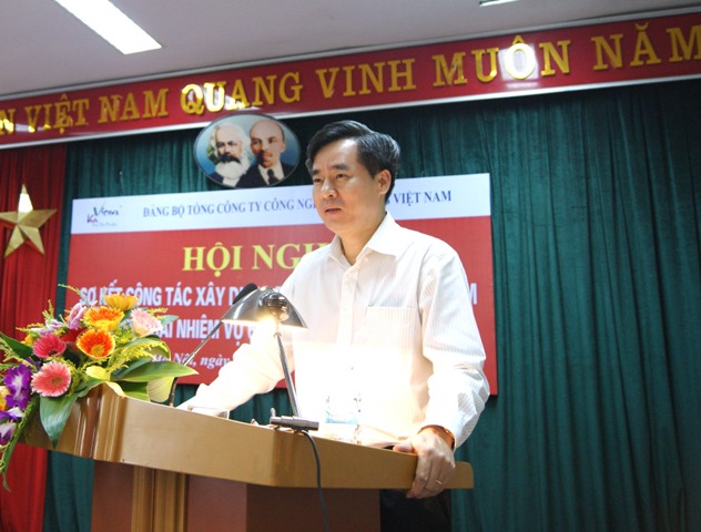 Đồng chí Nguyễn Quang Dương, Phó Bí thư Đảng ủy Khối phát biểu chỉ đạo tại hội nghị.