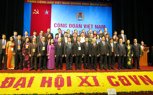 Các đồng chí lãnh đạo Đảng, Nhà nước chụp ảnh lưu niệm với các đại biểu