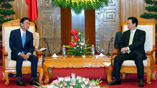 Thủ tướng Nguyễn Tấn Dũng và Chủ tịch Ủy ban Công an quốc gia Nhật Bản Keiji Furuya.