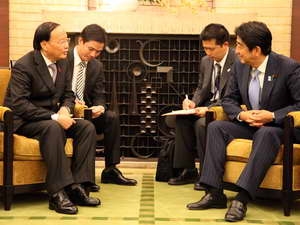 Thủ tướng Nhật Bản Abe tiếp Trưởng Ban Tổ chức TW Tô Huy Rứa.