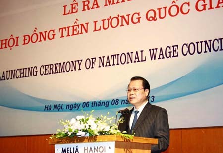 Phó Thủ tướng Vũ Văn Ninh nhấn mạnh yêu cầu các thành viên Hội đồng Tiền lương quốc gia cần phối hợp chặt chẽ nhằm thực hiện tốt nhiệm vụ Chính phủ, Thủ tướng Chính phủ giao.