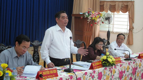 Đồng chí Lê Hồng Anh phát biểu trong buổi làm việc tại TP Vĩnh Long ngày 11/8