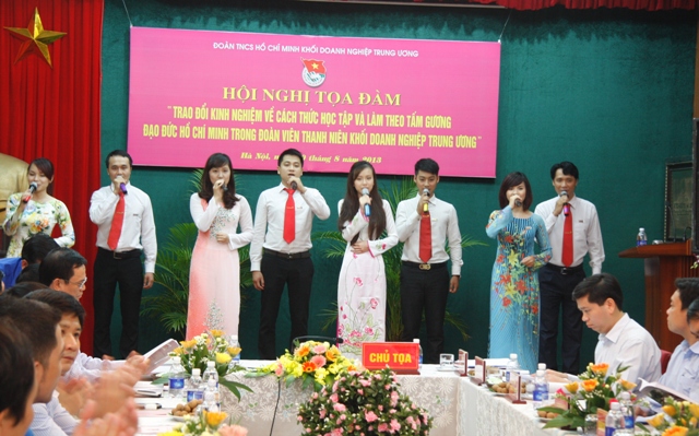 Tiết mục văn nghệ của Đoàn thanh niên Ngân hàng Vietinbank chào mừng Hội nghị
