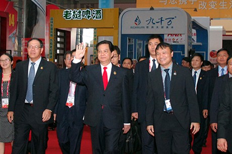 Thủ tướng Nguyễn Tấn Dũng thăm Hội chợ ASEAN - Trung Quốc lần thứ 10