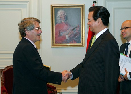 Thủ tướng Nguyễn Tấn Dũng và Chủ tịch Hội Hữu nghị Pháp-Việt Patrice Jorland.