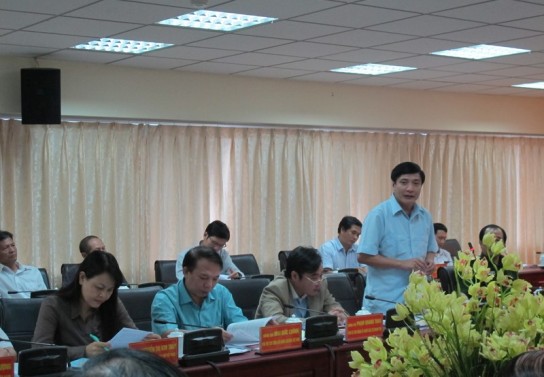 Đồng chí Bùi Văn Cường - Bí thư Đảng ủy Khối doanh nghiệp Trung ương phát biểu tham luận tại Hội nghị