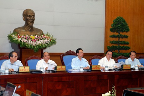 Thủ tướng Nguyễn Tấn Dũng, các Phó Thủ tướng: Nguyễn Xuân Phúc, Nguyễn Thiện Nhân, Hoàng Trung Hải, Vũ Văn Ninh tại phiên họp Chính phủ tháng 9/2013.