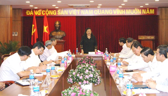 Đồng chí Tòng Thị Phóng, Ủy viên Bộ Chính trị, Bí thư Trung ương Đảng, Phó Chủ tịch Quốc hội chủ trì buổi làm việc.