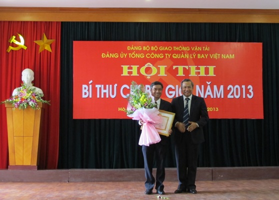 Đồng chí Lê Quốc Khánh được trao giải Nhất Bí thư Đảng bộ giỏi