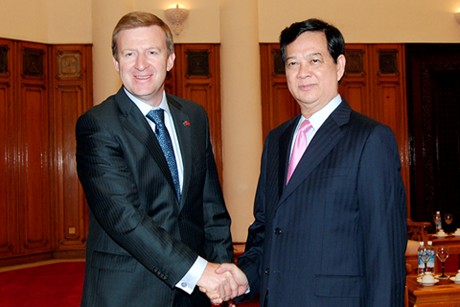 Thủ tướng Nguyễn Tấn Dũng và Bộ trưởng Bộ Quốc phòng New Zealand Jonathan Coleman. Ảnh VGP/Nhật Bắc