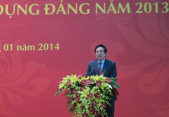 Đồng chí Trần Thanh Khê - Ủy viên Ban Thường vụ, Trưởng ban Tuyên giáo Đảng ủy Khối doanh nghiệp Trung ương báo cáo công tác Tuyên giáo năm 2013