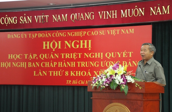đồng chí Hà Văn Ngoan - Báo cáo viên cao cấp, Nguyên Phó Vụ trưởng Cơ quan Thường trực Ban Tuyên giáo Trung ương tại TP.HCM đã truyền đạt các nội dung của Nghị quyết