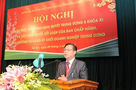 Đồng chí Lê Văn Long - Phó Trưởng Ban Tuyên giáo Đảng ủy Khối DNTW truyền đạt các nghị quyết, kết luận của Đảng ủy Khối