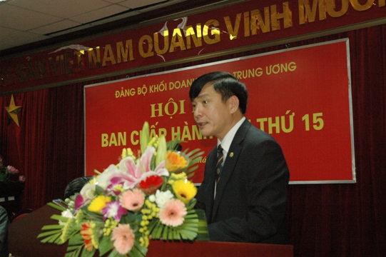Đồng chí Bùi Văn Cường - Bí thư Đảng ủy Khối phát biểu tại Hội nghị 