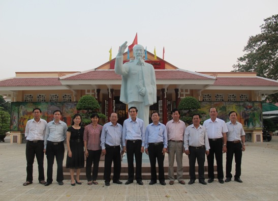 Đoàn công tác thăm nhà truyền thống của Công ty Cao su Dầu Tiếng