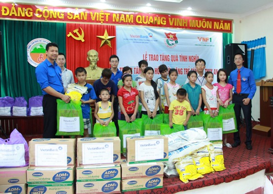 ĐoànThanh niên VietinBank chi nhánh Ba Đình tham gia hoạt động tình nguyện tại Ba Vì
