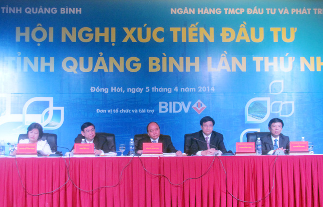 Phó Thủ tướng Nguyễn Xuân Phúc, lãnh đạo tỉnh Quảng Bình và BIDV chủ trì Hội nghị.