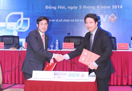 Đại diện lãnh đạo BIDV và Vinatex ký thỏa thuận tín dụng.