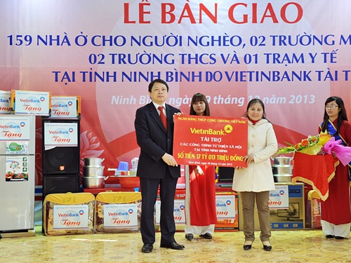 VietinBank trao tặng các công trình an sinh xã hội cho tỉnh Ninh Bình trong năm 2013