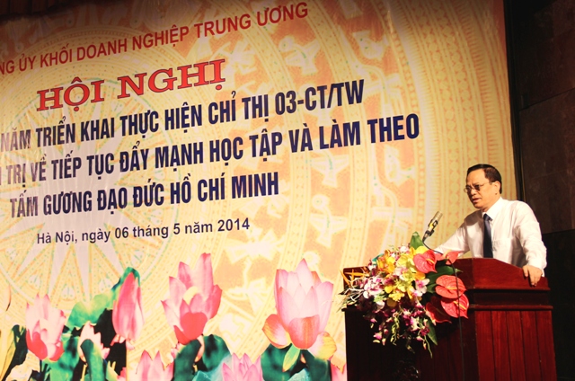 Đồng chí Nguyễn Văn Ngọc, Phó Bí thư Đảng ủy Khối DNTW trình bày Báo cáo sơ kết 3 năm thực hiện Chỉ thị 03 của Đảng bộ Khối. 
