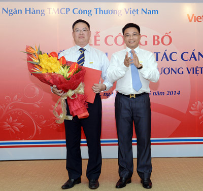 Bí thư Đảng ủy, Chủ tịch HĐQT VietinBank Nguyễn Văn Thắng trao quyết định bổ nhiệm Phó Tổng giám đốc cho ông Trần Minh Bình