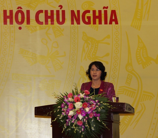 Đồng chí Nguyễn Thị Kim Ngân, Ủy viên Bộ Chính trị, Phó Chủ tịch Quốc hội phát biểu chỉ đạo tại Hội thảo.