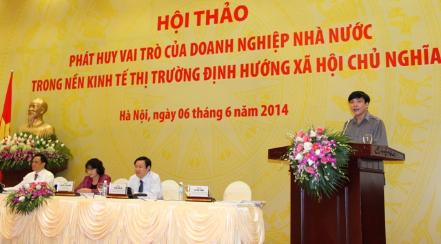 Đồng chí Bùi Văn Cường, Ủy viên dự khuyết Trung ương Đảng, Bí thư Đảng ủy Khối DNTW phát biểu tại Hội thảo.