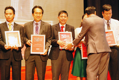  VietinBank Nguyễn Hoàng Dũng nhận danh hiệu “50 công ty kinh doanh hiệu quả nhất Việt Nam”. 