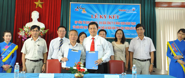 Lễ ký kết hợp đồng tín dụng giữa VietinBank và Vicem Hoàng Thạch