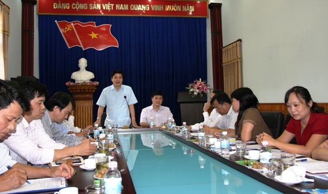 Đồng chí Bùi Văn Cường, Ủy viên dự khuyết Trung ương Đảng, Bí thư Đảng ủy Khối DNTW phát biểu tại buổi làm việc với Đảng ủy Công ty Đóng tàu Bạch Đằng.