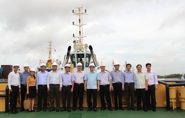  Đoàn công tác của Đảng ủy Khối DNTW thăm và làm việc với Công ty Đóng tàu Sông Cấm.