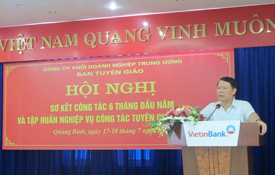 Đồng chí Phạm Văn Linh - Phó Trưởng ban Tuyên giáo Trung ương truyền đạt chuyên đề tại buổi tập huấn công tác Tuyên giáo