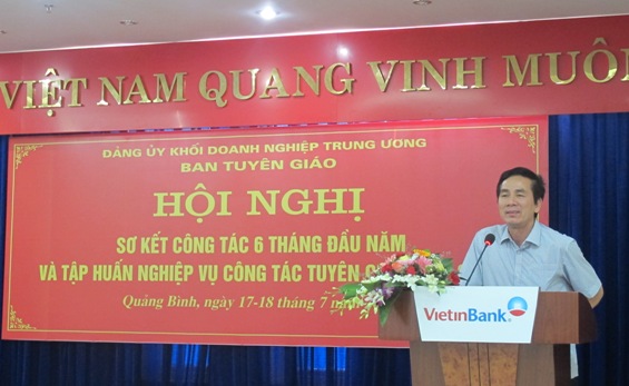 Đồng chí Trần Thanh Khê - Ủy viên BTV, Trưởng ban Tuyên giáo Đảng ủy Khối phát biểu tại Hội nghị