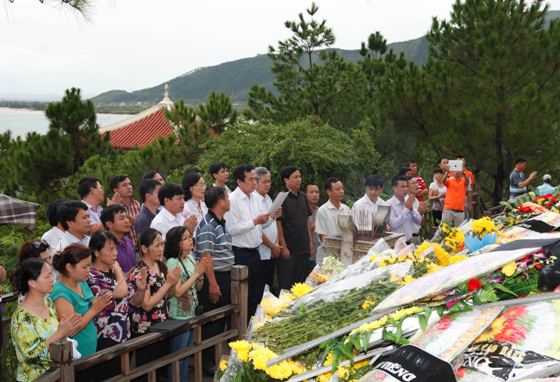 Đoàn đi thăm quê Đại tướng Võ Nguyễn Giáp tại huyện Lệ Thủy - Quảng Bình