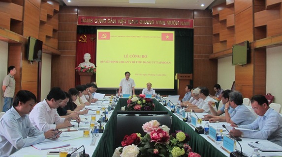 Đồng chí Bùi Văn Cường – Bí thư Đảng ủy Khối doanh nghiệp Trung ương phát biểu tại Hội nghị