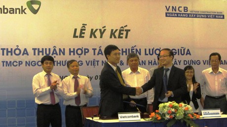 Ký Thoả thuận hợp tác chiến lược, toàn diện giữa Vietcombank và VNCB