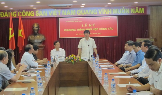 Đồng chí Bùi Văn Cường – Bí thư Đảng ủy Khối doanh nghiệp Trung ương phát biểu tại lễ ký kết