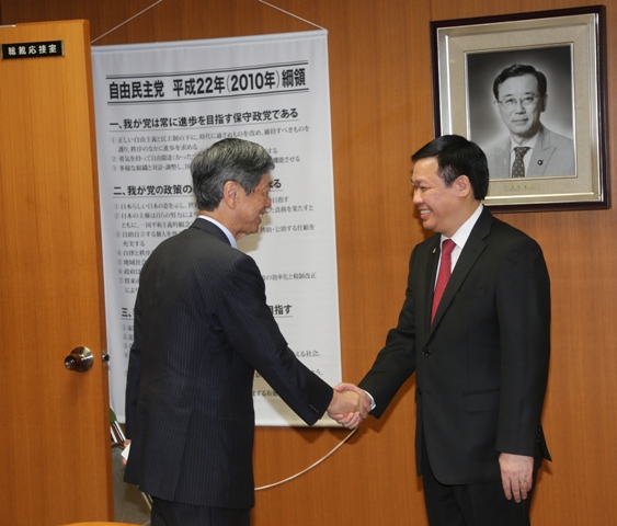 Đoàn công tác đã có buổi làm việc, trao đổi với Phó Chủ tịch Đảng Dân chủ Tự do LDP Masahiko Komura