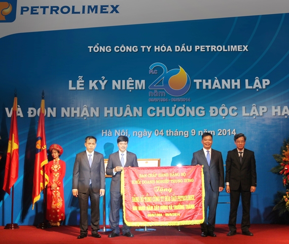 Đồng chí Nguyễn Quang Dương, Phó Bí thư Đảng ủy Khối DNTW phát biểu chỉ đạo tại Hội nghị.