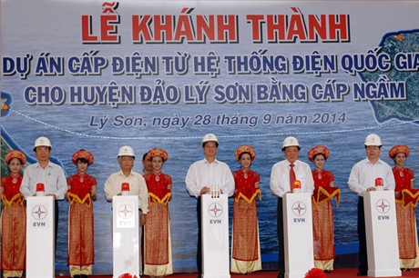 Thủ tướng Nguyễn Tấn Dũng dự và phát biểu tại Lễ khánh thành Dự án Cấp điện từ hệ thống điện quốc gia cho huyện đảo Lý Sơn