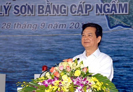 Thủ tướng Nguyễn Tấn Dũng khẳng định, Dự án Cấp điện từ hệ thống điện quốc gia cho huyện đảo Lý Sơn bằng cáp ngầm là dự án có ý nghĩa rất quan trọng