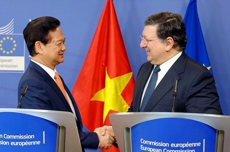 Thủ tướng Nguyễn Tấn Dũng và Chủ tịch Ủy ban châu Âu Manuel Barroso