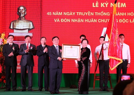 Tập đoàn Công nghiệp Hóa chất vinh dự đón nhận Huân chương Độc lập hạng Nhất do Phó Chủ tịch nước Nguyễn Thị Doan trao tặng